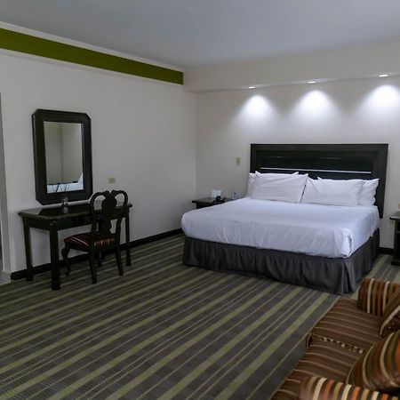 Best Western Hotel Plaza Matamoros Exteriör bild