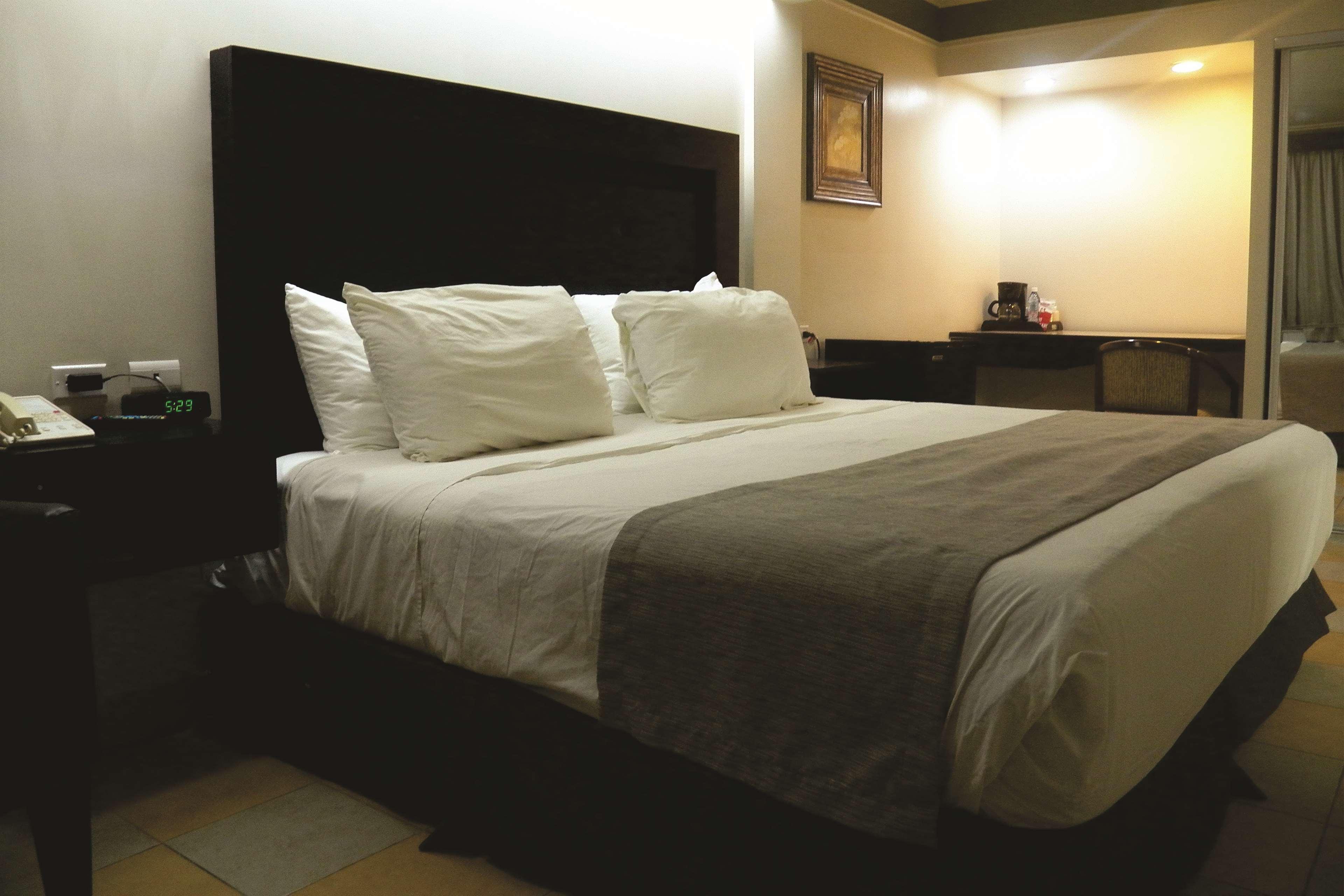 Best Western Hotel Plaza Matamoros Exteriör bild