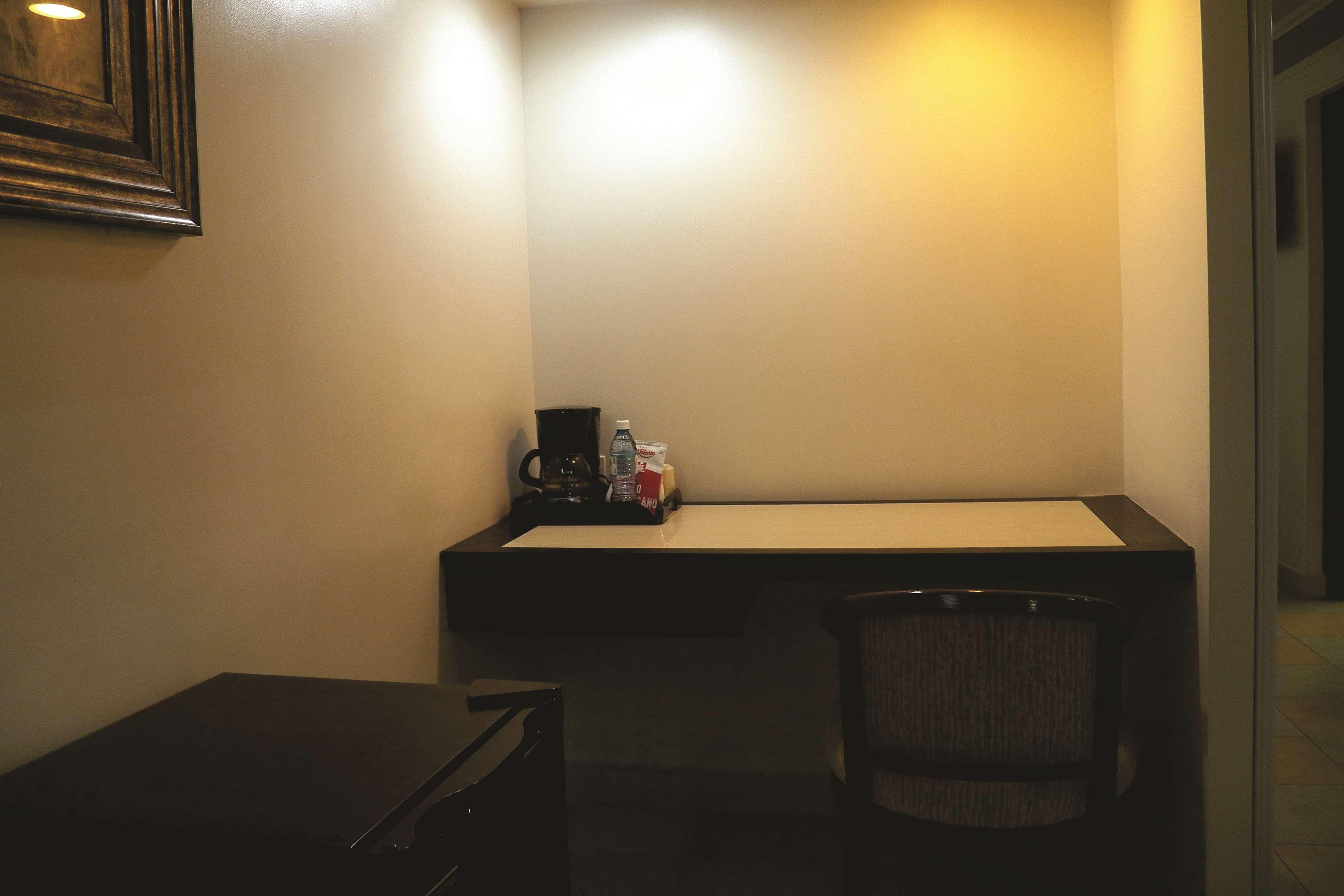 Best Western Hotel Plaza Matamoros Exteriör bild
