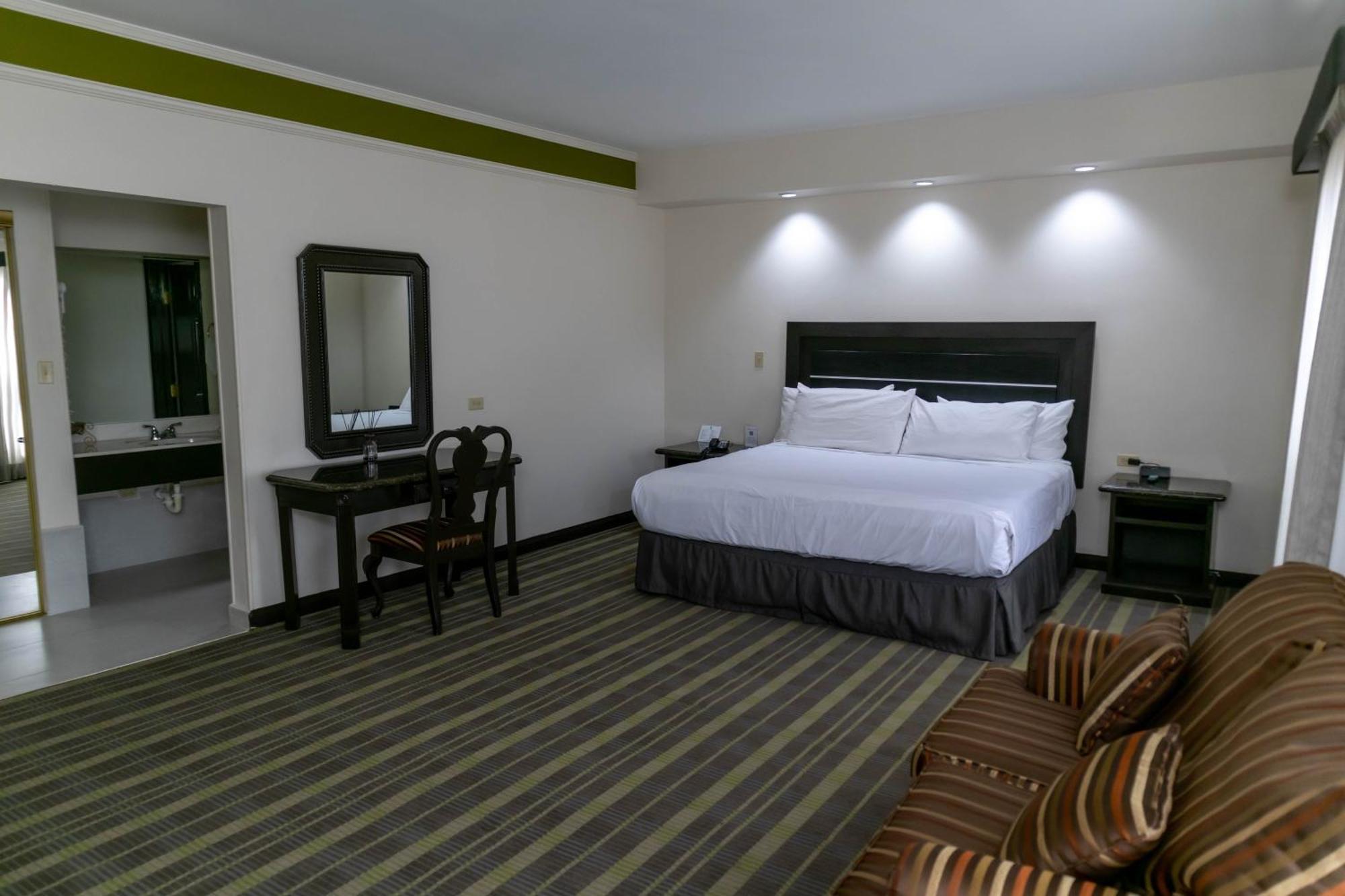 Best Western Hotel Plaza Matamoros Exteriör bild
