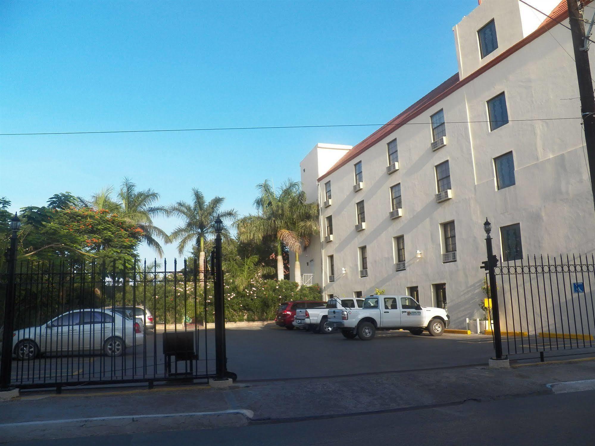 Best Western Hotel Plaza Matamoros Exteriör bild
