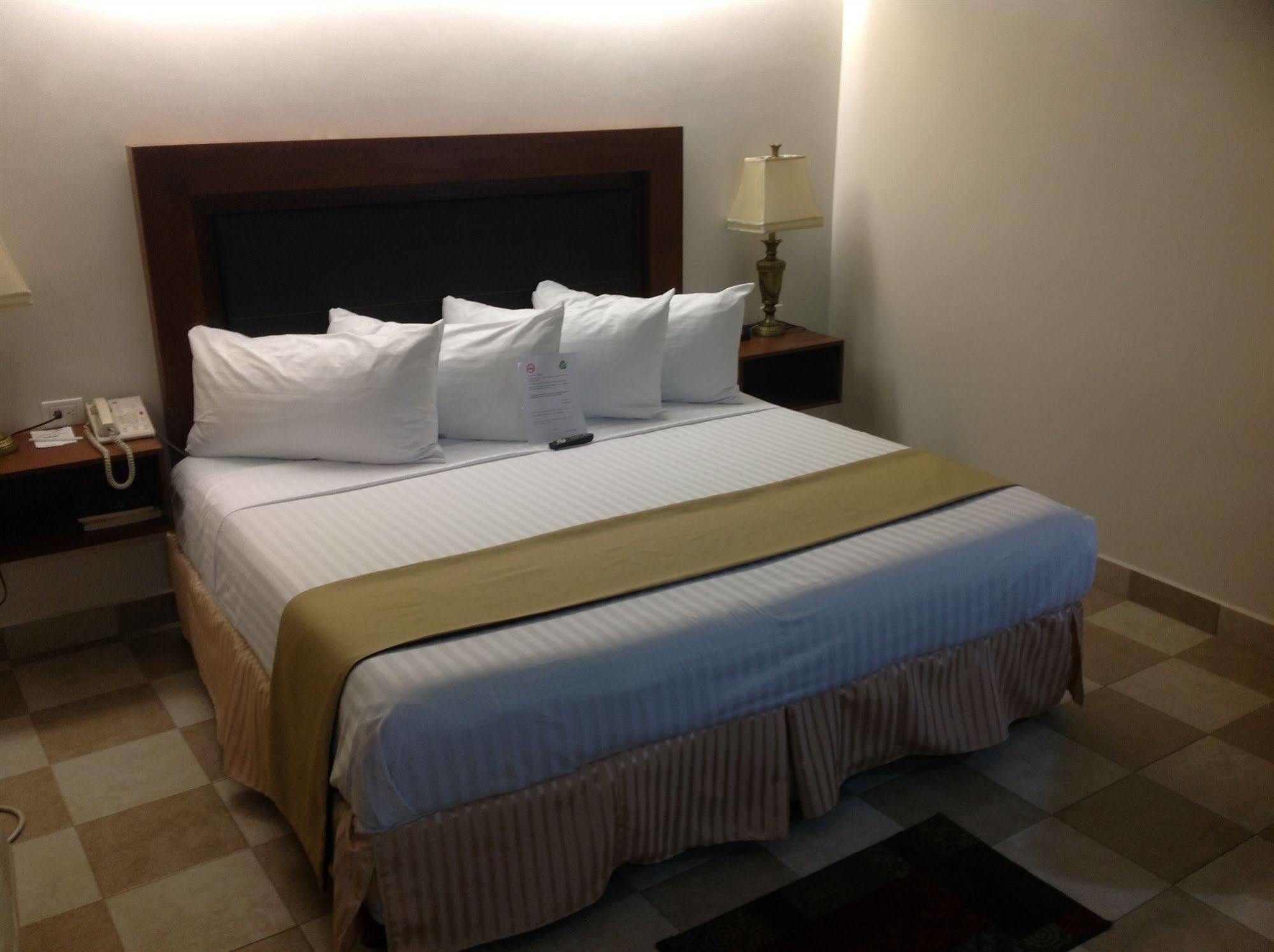 Best Western Hotel Plaza Matamoros Exteriör bild